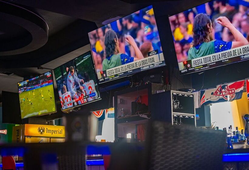 هتل & Sport Bar Oz