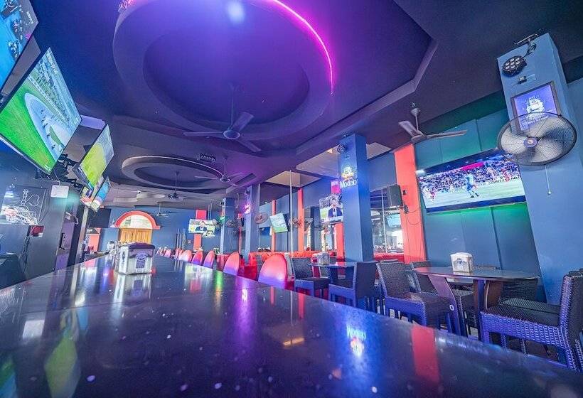 هتل & Sport Bar Oz