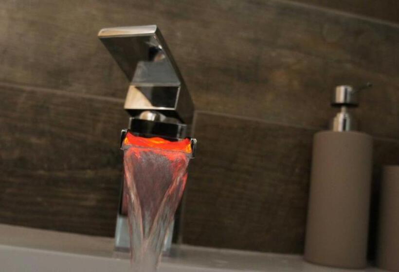 בית מלון כפרי The Bronze Pig