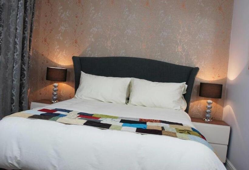 בית מלון כפרי The Bronze Pig