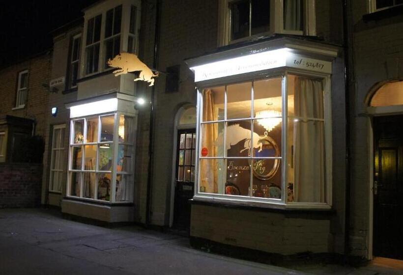 בית מלון כפרי The Bronze Pig