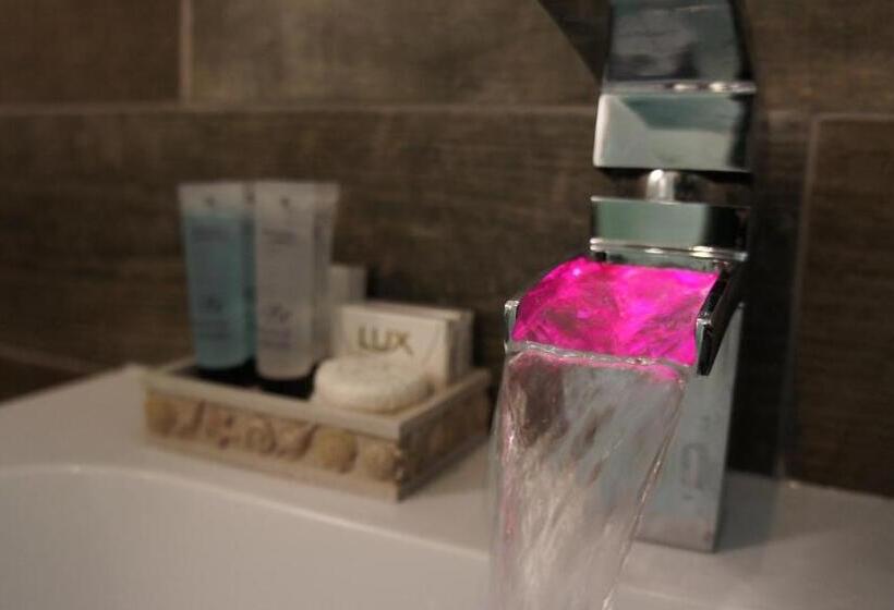 בית מלון כפרי The Bronze Pig