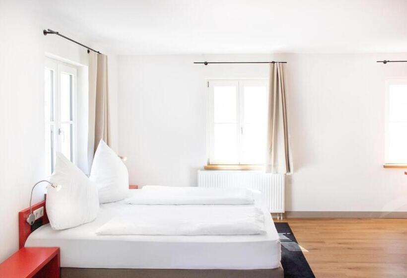 Ku Hotel By Wmm Hotels