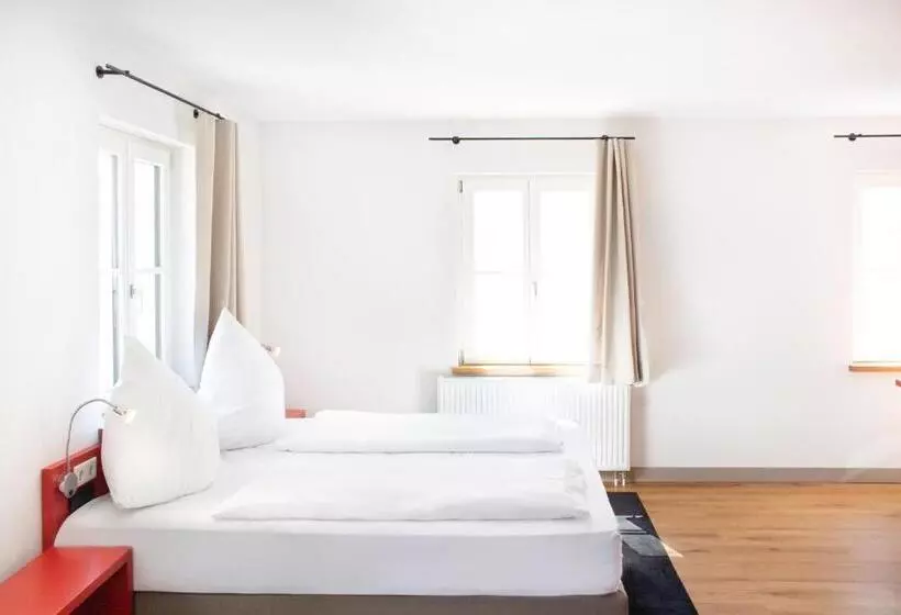 Ku Hotel By Wmm Hotels