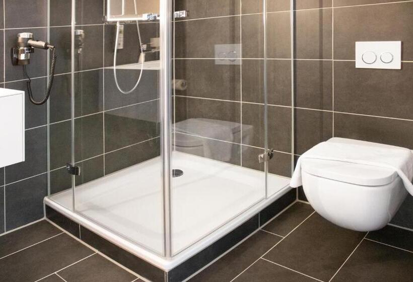 Ku Hotel By Wmm Hotels