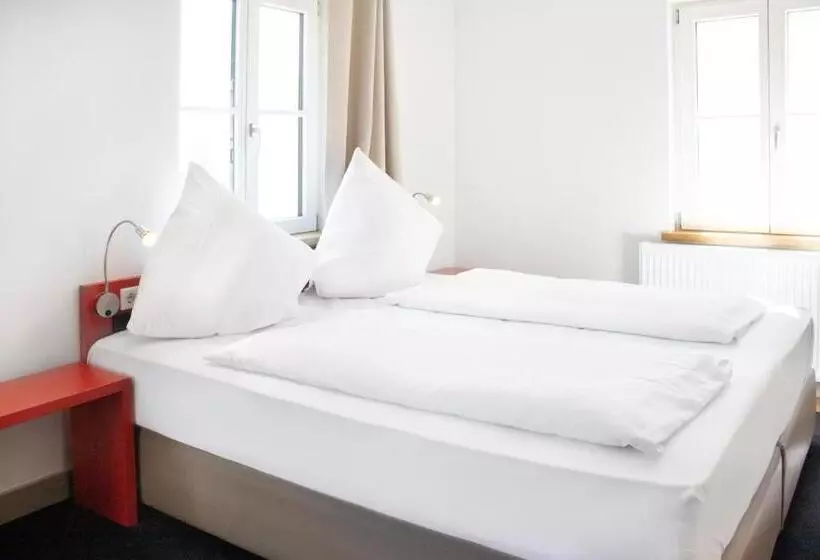 Ku Hotel By Wmm Hotels