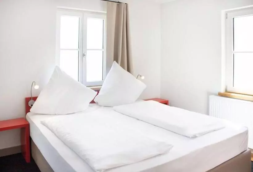 Ku Hotel By Wmm Hotels