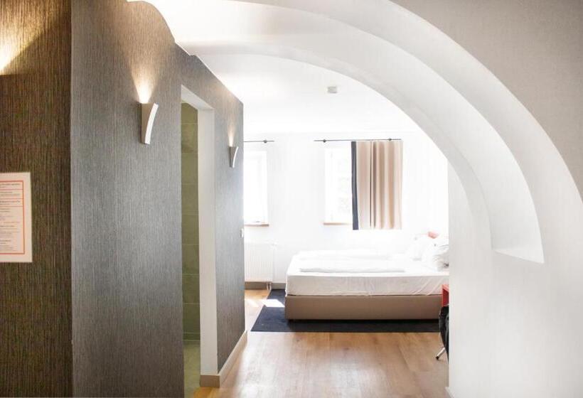 Ku Hotel By Wmm Hotels