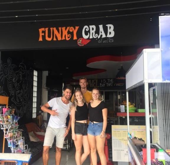 호스텔 Funky Crab