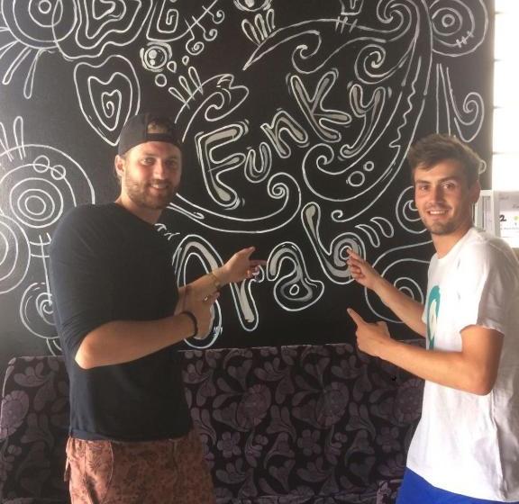 호스텔 Funky Crab