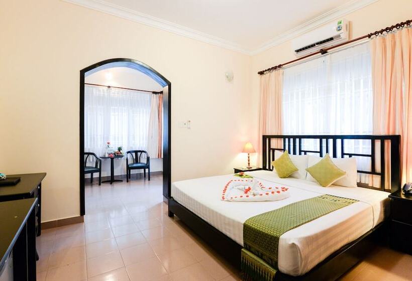 Four Oceans Beach Resort   Bon Bien Mui Ne