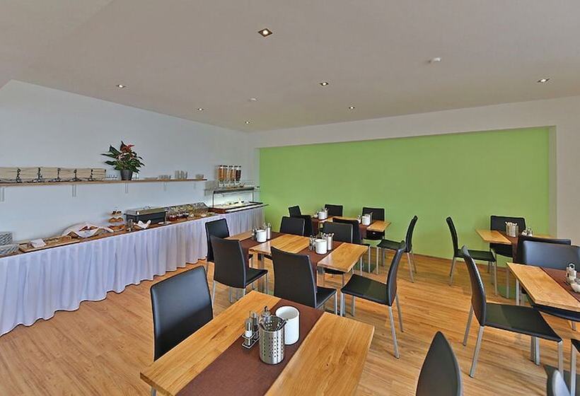 בית מלון כפרי Business & City