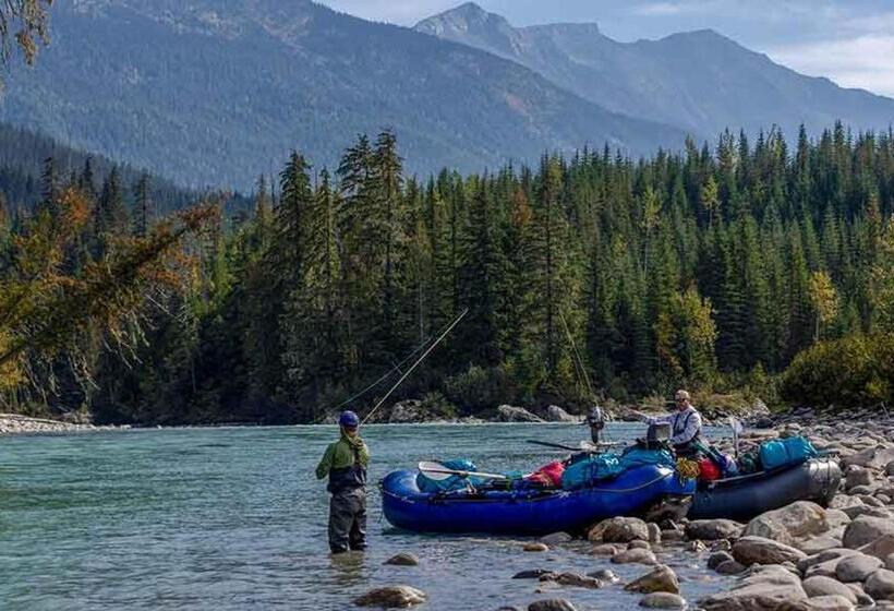 هتل Eleven Revelstoke Lodge