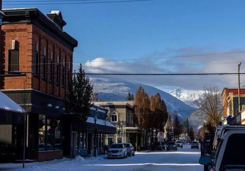 ホテル Eleven Revelstoke Lodge