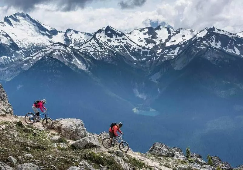 ホテル Eleven Revelstoke Lodge