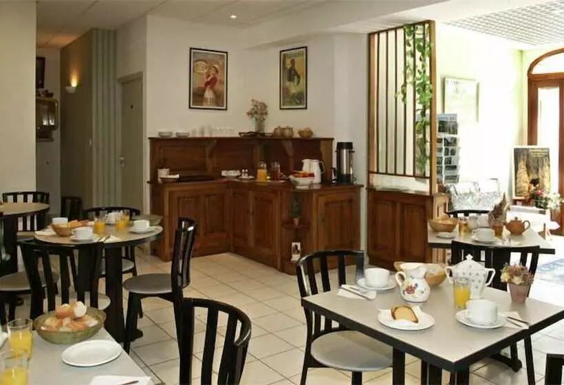 ホテル Hôtel Chante Perdrix