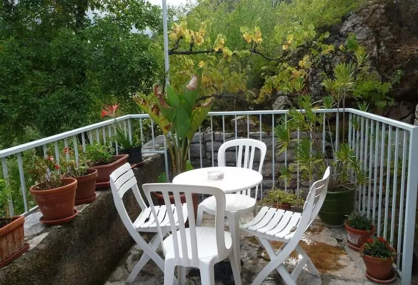 ホテル Hôtel Chante Perdrix
