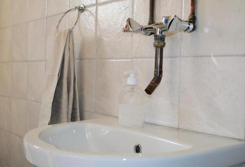 هاستل Element Riders Place Backpackers