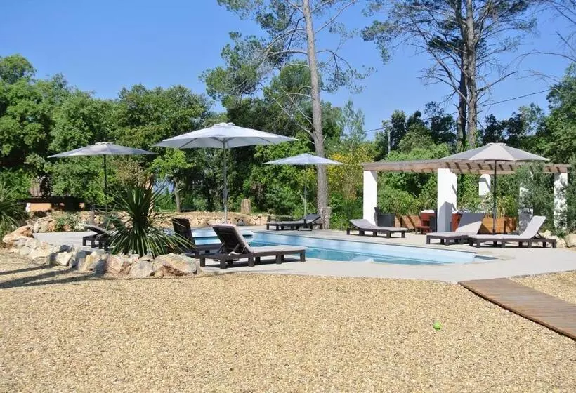 تختخواب و صبحانه Villa Carpe Diem