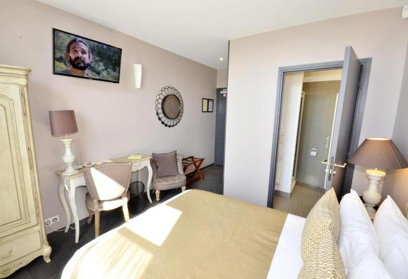 ホテル Auberge Du Château Bleu