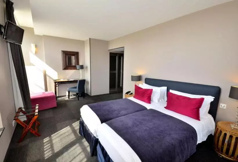 هتل Auberge Du Château Bleu