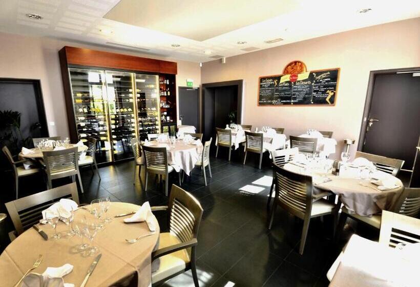 ホテル Auberge Du Château Bleu