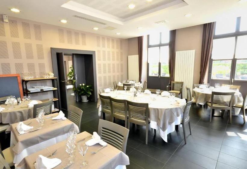 ホテル Auberge Du Château Bleu