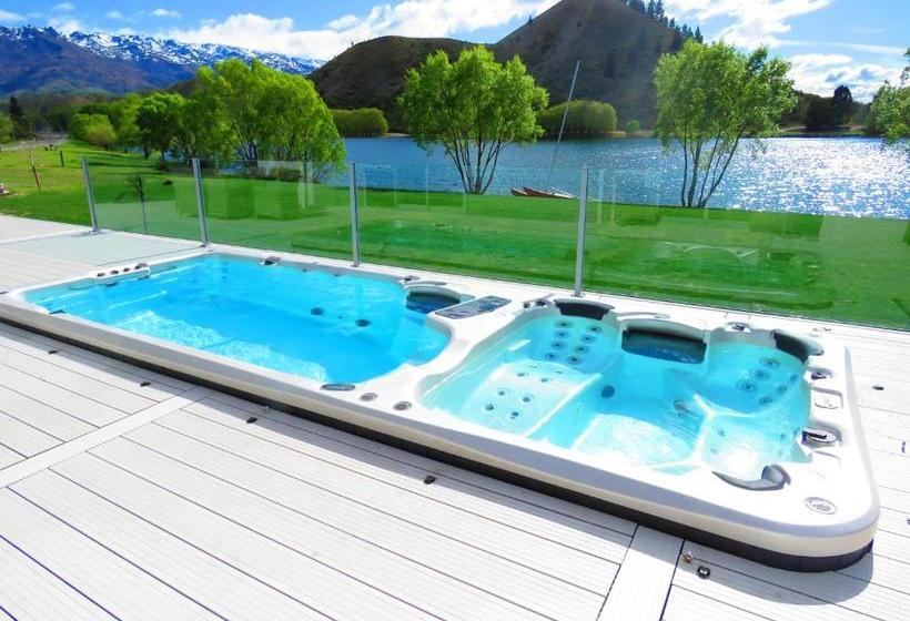 Motel Cromwell Escape