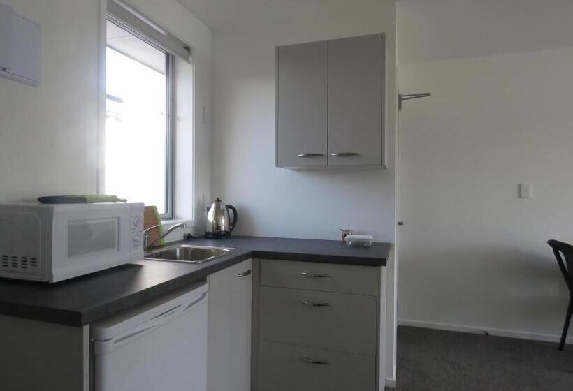 Motel Cromwell Escape