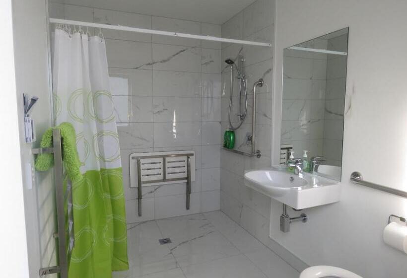 Motel Cromwell Escape