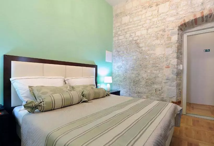 تختخواب و صبحانه Palace Augubio