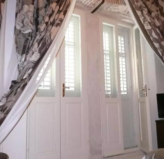 تختخواب و صبحانه Palace Augubio