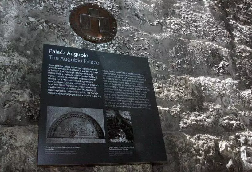 تختخواب و صبحانه Palace Augubio