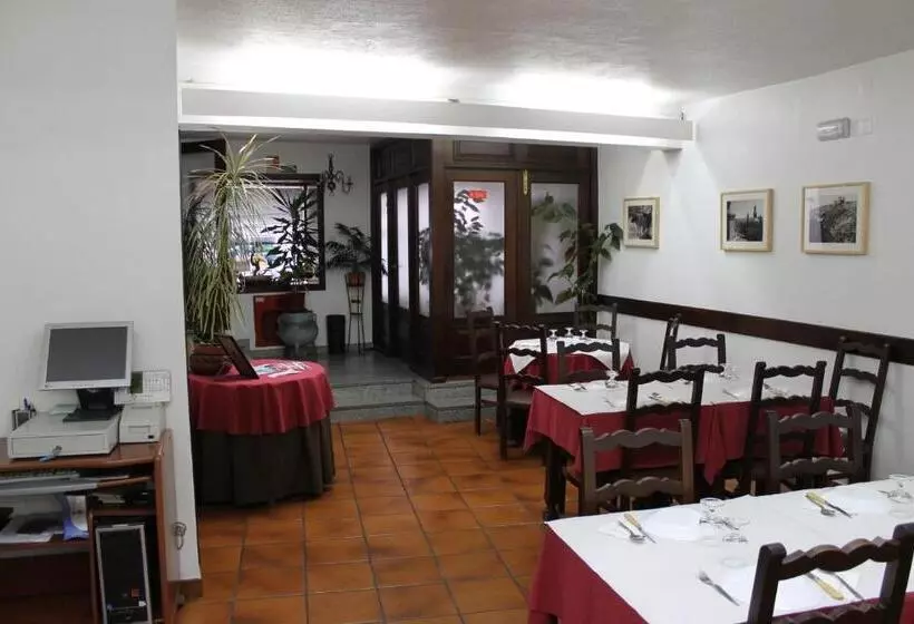 مسافرخانه Alojamento Local Santa Cruz