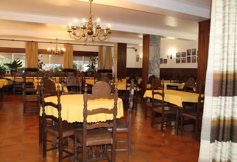 مسافرخانه Alojamento Local Santa Cruz