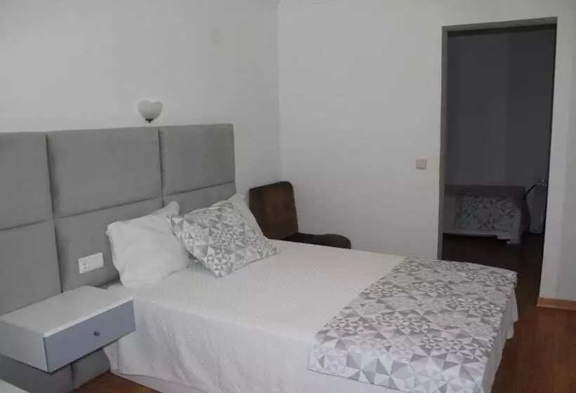 مسافرخانه Alojamento Local Santa Cruz