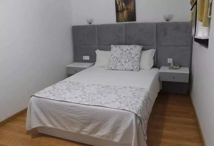 مسافرخانه Alojamento Local Santa Cruz