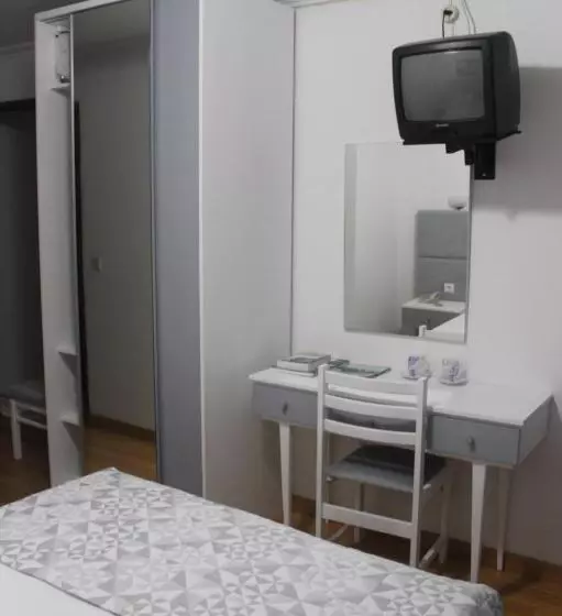 مسافرخانه Alojamento Local Santa Cruz