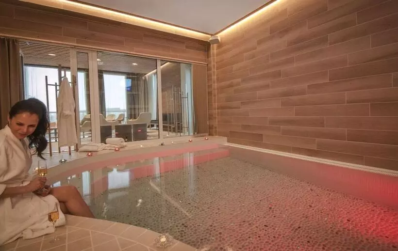 Hotelli Aateli Hillside