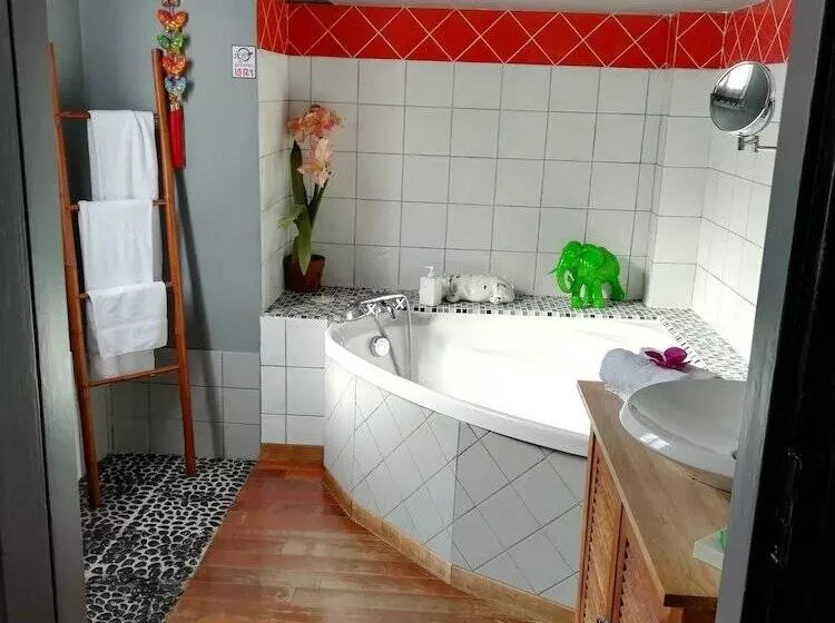 هتل Itsara Suites & Spa