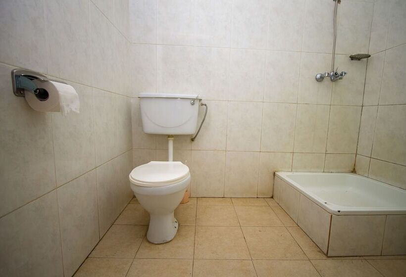 هتل Kisoro Tourist