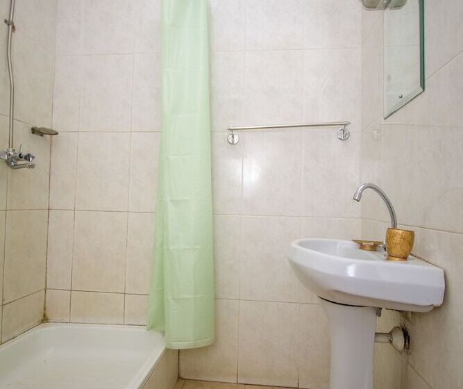 هتل Kisoro Tourist