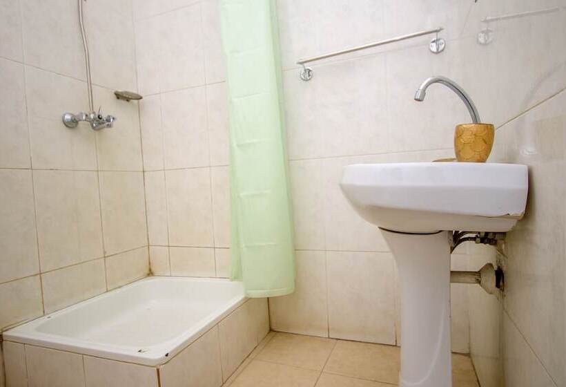 هتل Kisoro Tourist