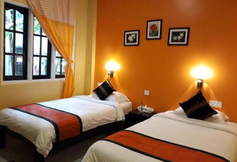 تختخواب و صبحانه The Villager Lodge