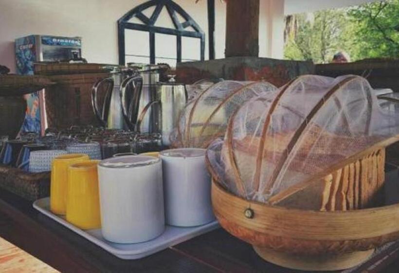 تختخواب و صبحانه The Villager Lodge