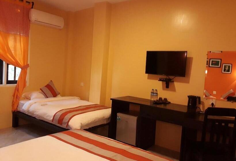 تختخواب و صبحانه The Villager Lodge