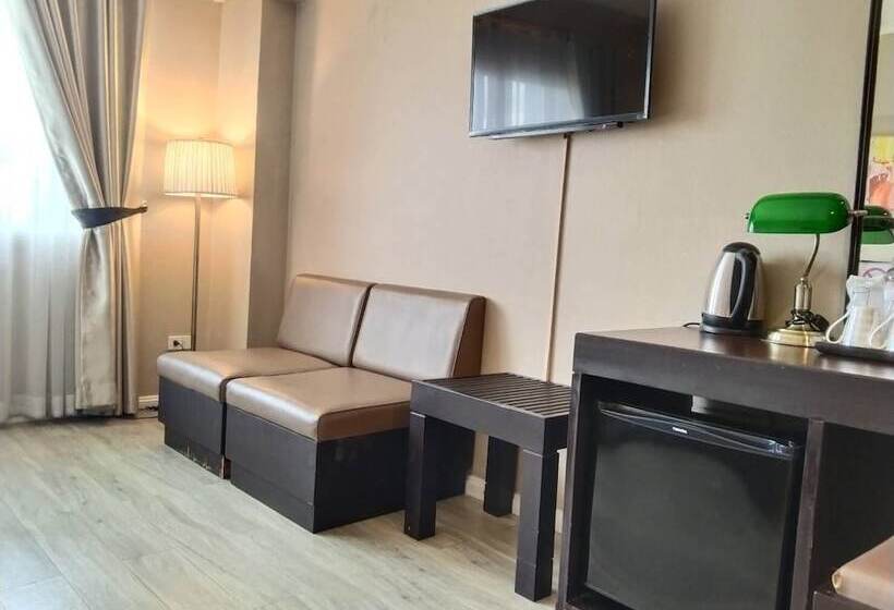 Taris Art Hotel Phrae