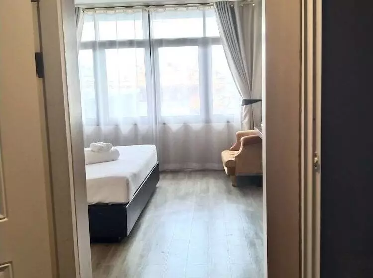 Taris Art Hotel Phrae