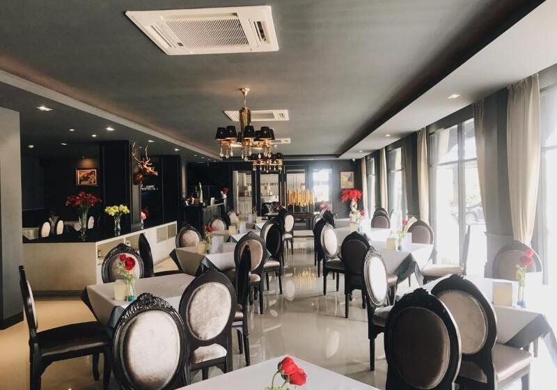 Taris Art Hotel Phrae