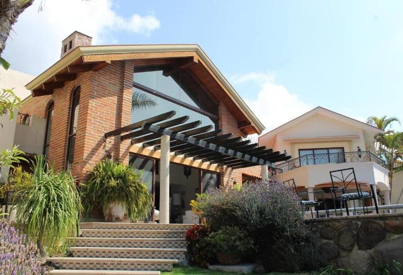 Lindo Ajijic Bed & Breakfast